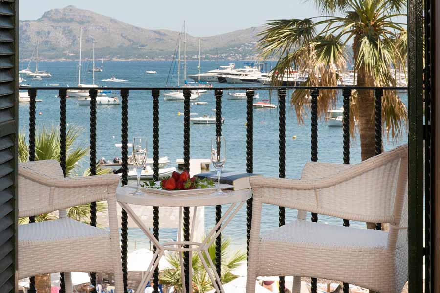 chambre avec vue sur la mer et balcon hotel miramar mallorca
